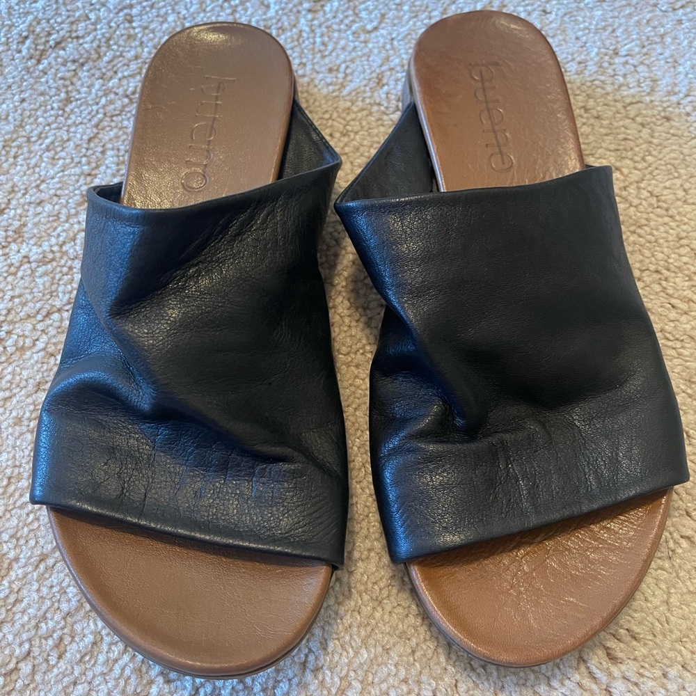 Bueno Turner black leather slide 37/6.5-7
